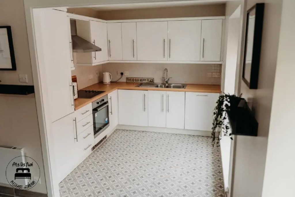 Stylish City Centre 2 Bedroom Apt Free Parking