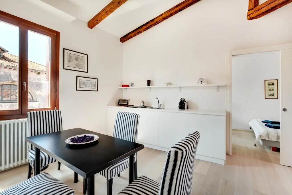 S. Marcuola Apartment