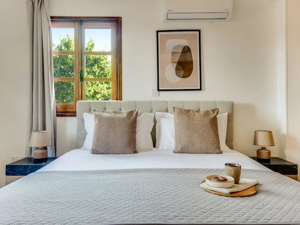 Spacious 7-bdr Villa With Pool & Sea View
