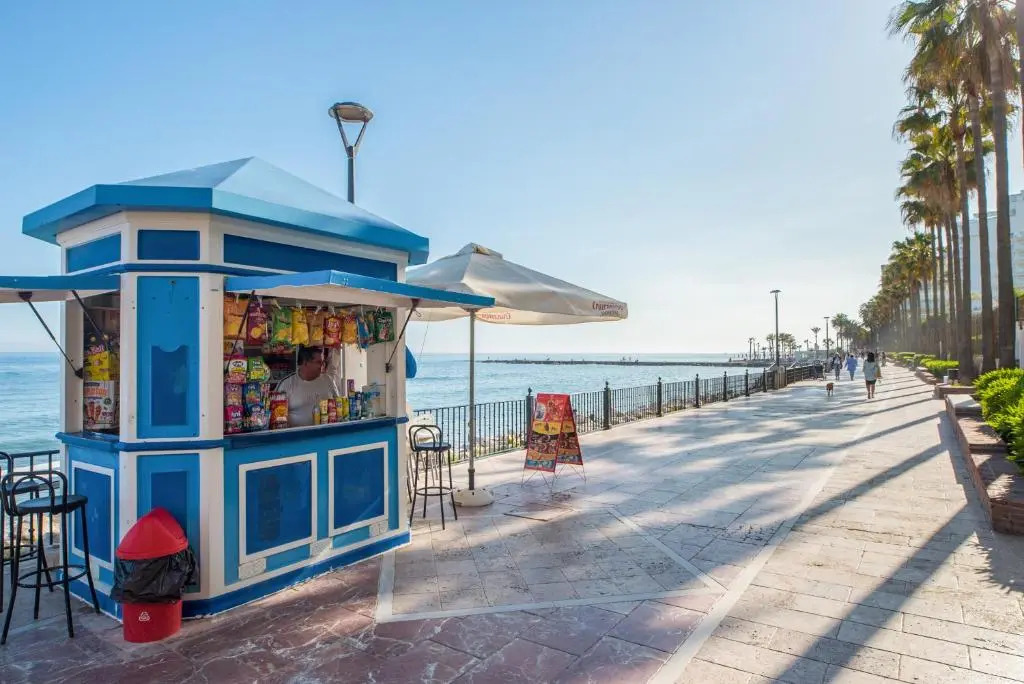 Apt. p/4 1 min from the beach w/pool in Marbella