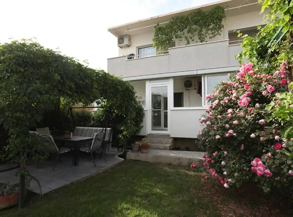 Apartments Castel L
