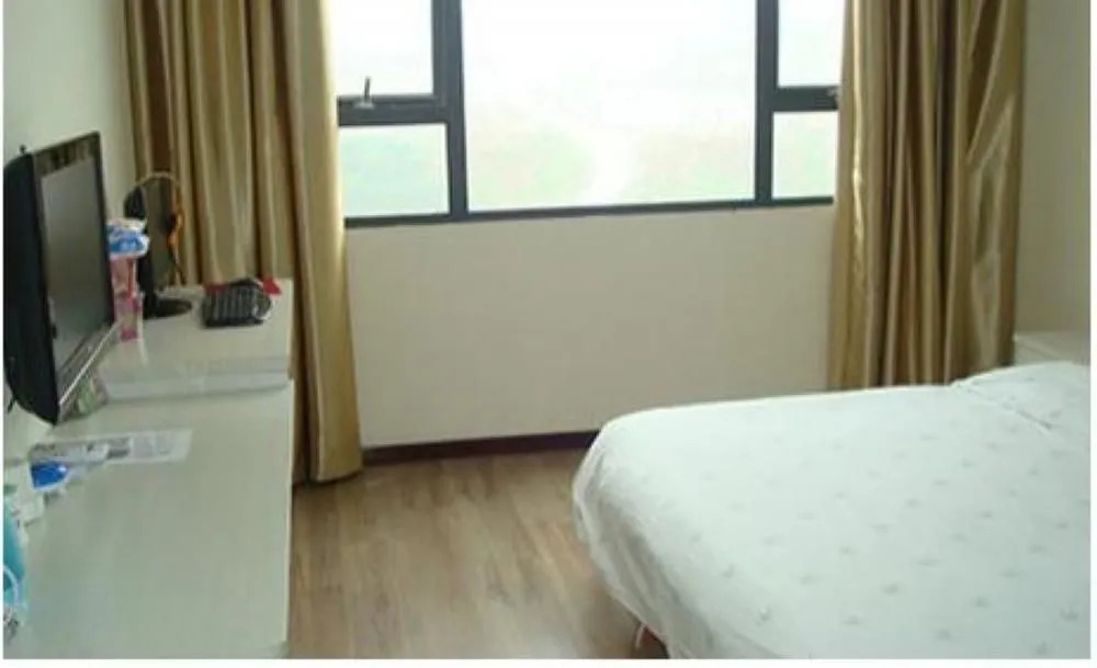 Lily Holiday Hotel (Yichang East Railway Station Fujiuyuan Xintiandi Branch)(百合假日酒店(宜昌东站店))