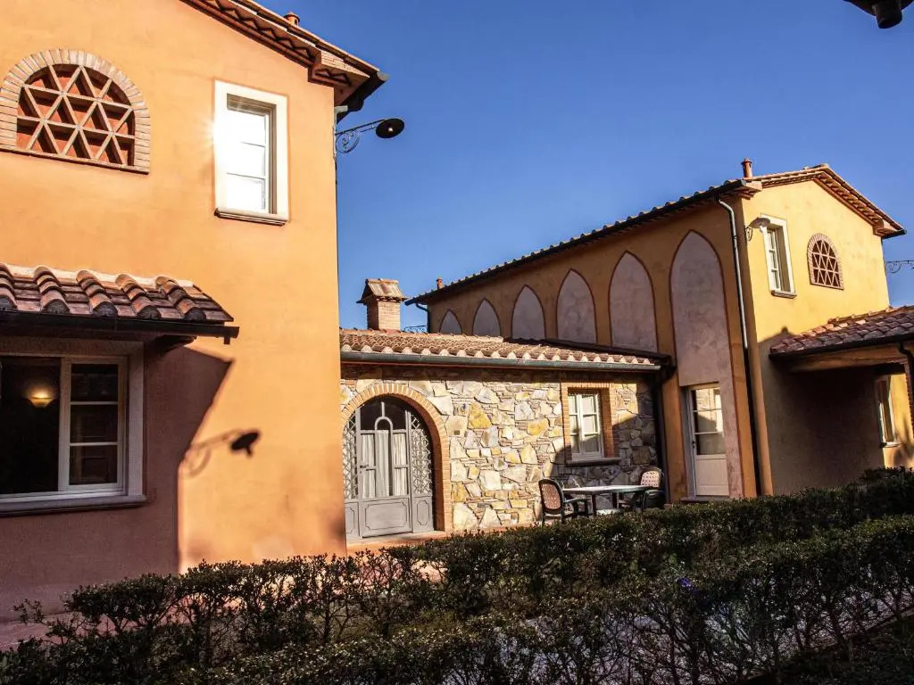 Residence con piscina a Monteverdi