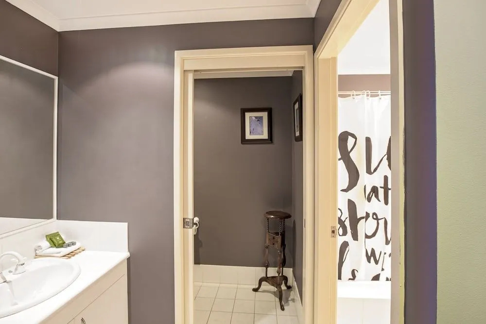 Acacia 2 - Modern 3BR Townhouse l Bath l WiFi l BBQ l Foxtel