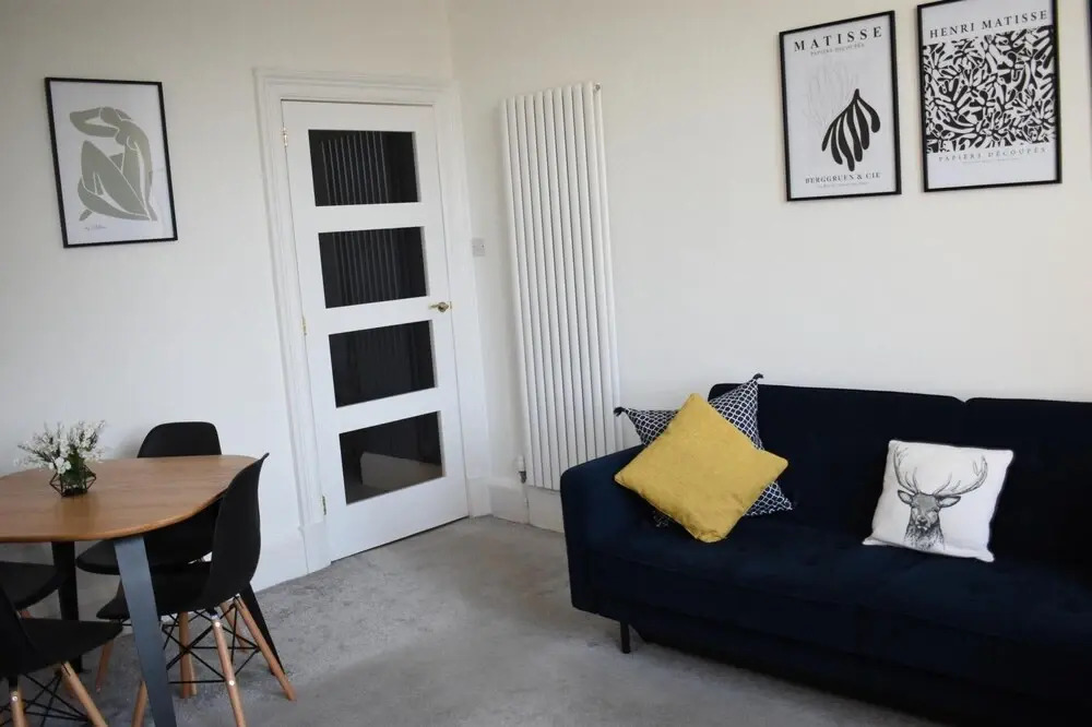 NEW Superb 2BD Flat in Holyrood Edinburgh