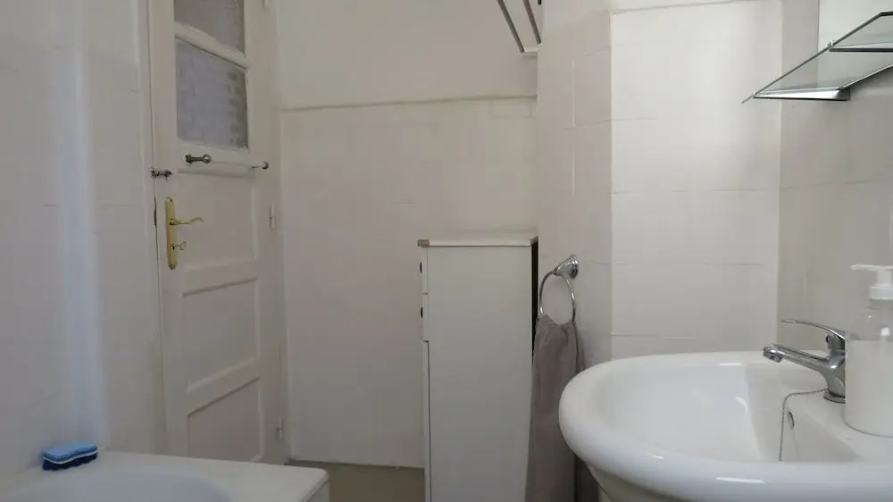 Guest House 19th