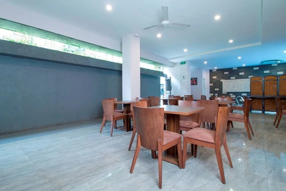 RedDoorz Plus Near ITC Fatmawati