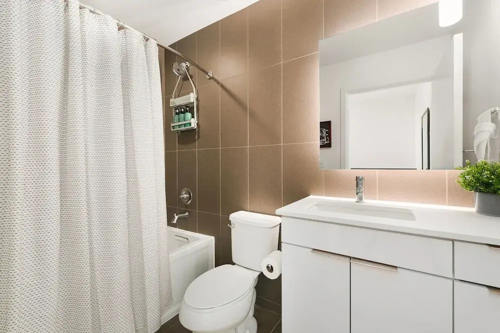 The Overlook - Luxe Old Town Condo w/ King Suite