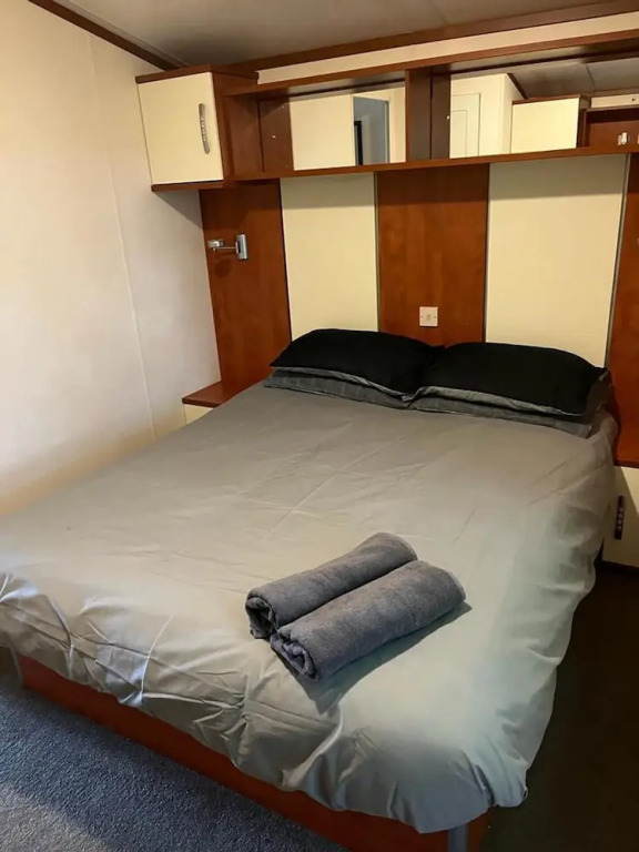 Spacious 2 bed Holiday Home Entertainment on Site
