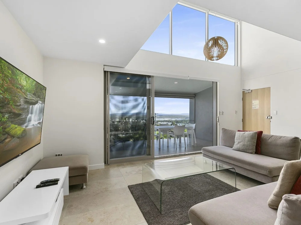 Exquisite Penthouse with views to Laguna Bay - Unit 3 Taralla 18 Edgar Bennett Avenue