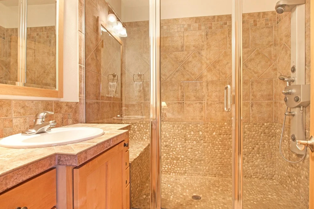 Mount Chapin S4 2 Bedroom Condo by RedAwning