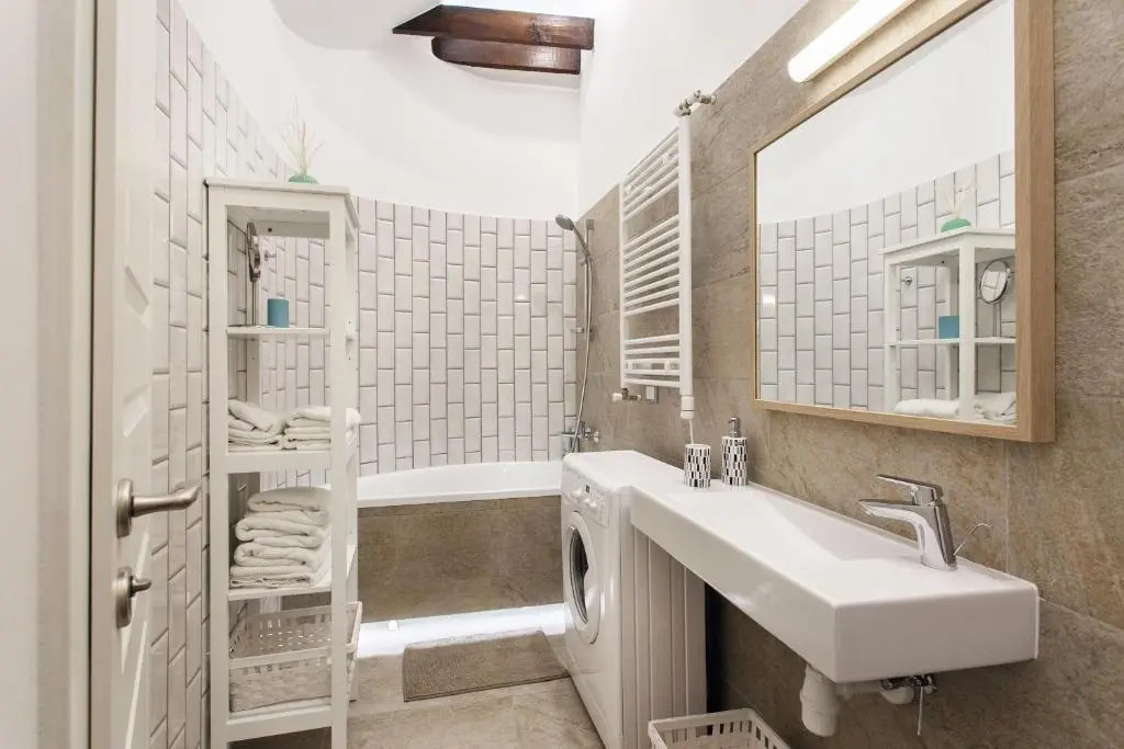 3bdr Modern and Stylish Apartment - Heart of Old Town by Houseys