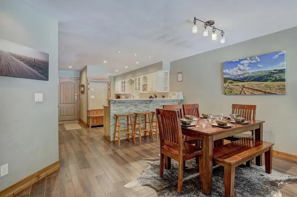 Ski-in Condo Steps From Downtown!! + Free Parking!