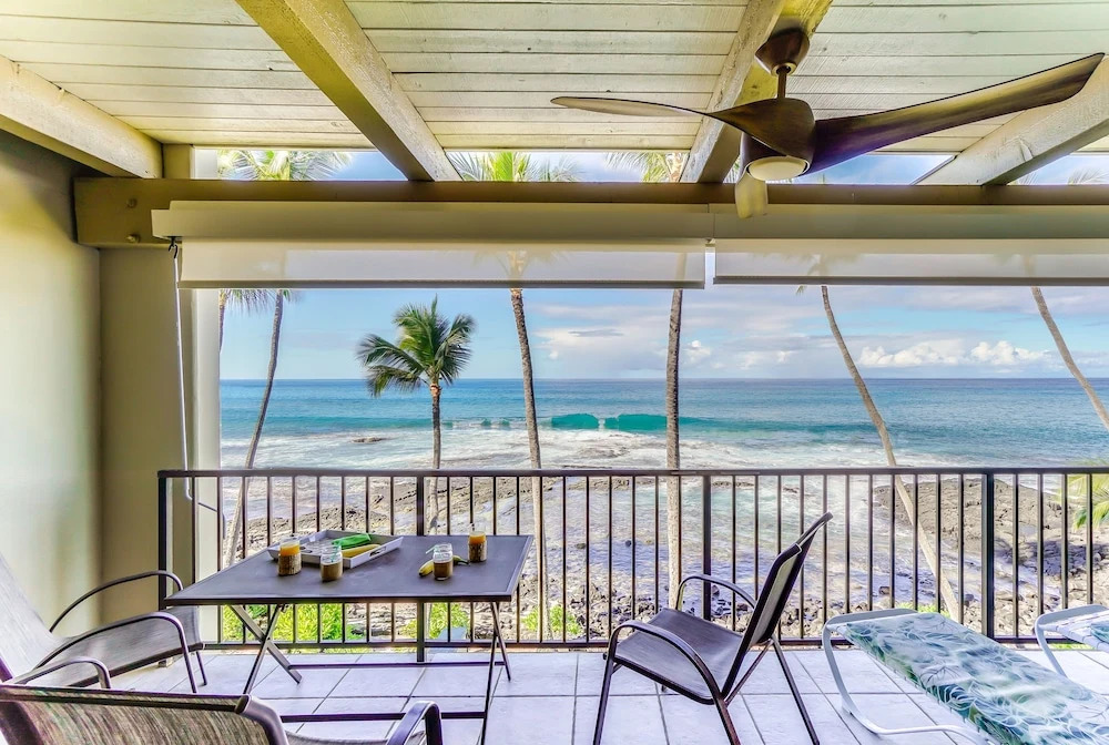 Kona Bali Kai 317 - Oceanfront 2 Bedroom Condo by RedAwning