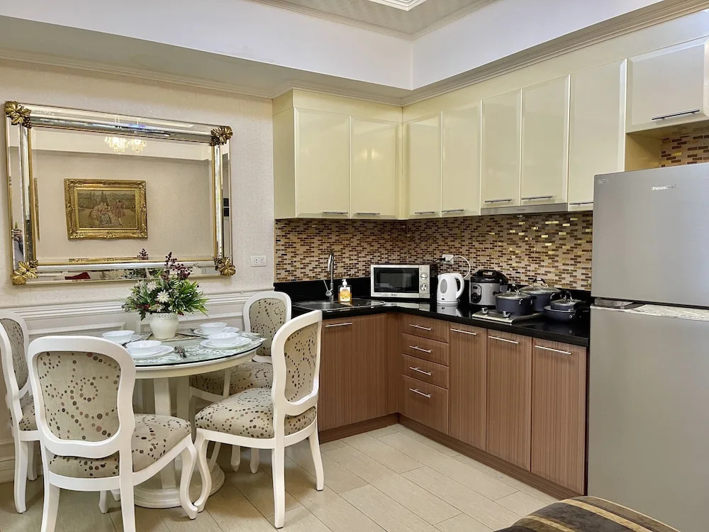 Spacious condo in Venice Luxury Residences