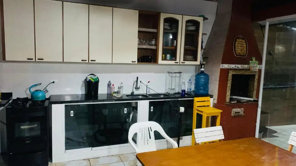 Lá casa de Cristal, Casa com piscina matinhos