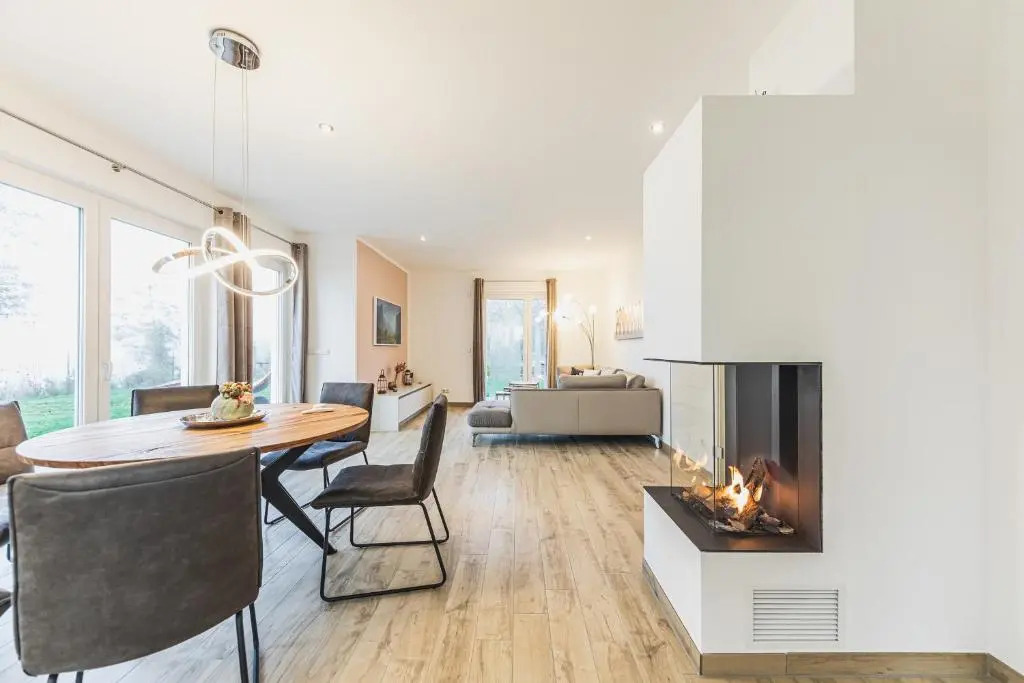Traumhaftes Ferienhaus mit eigenem Seezugang sowie Sauna und Kamin