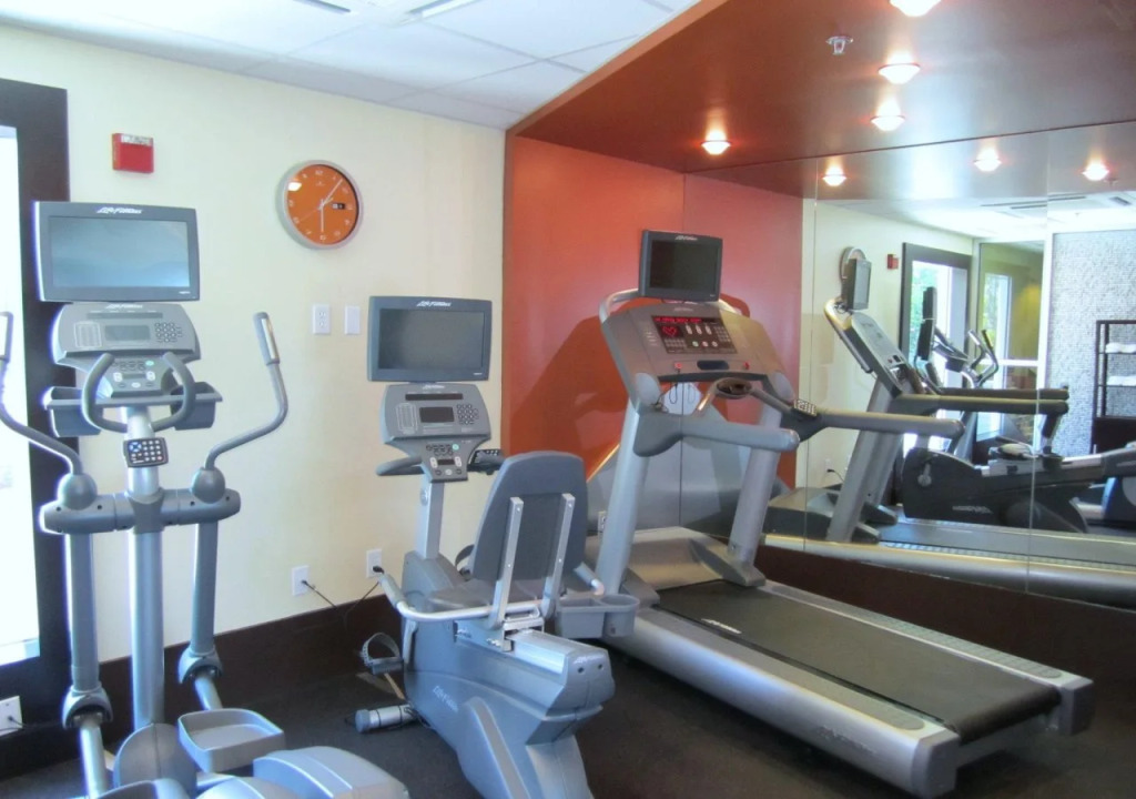 Holiday Inn Express Ft Lauderdale Cruise-Airport by IHG