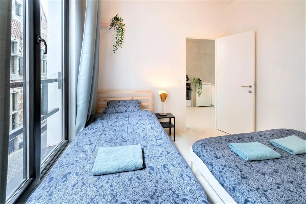 Antwerp Central 1br/7p Apartment