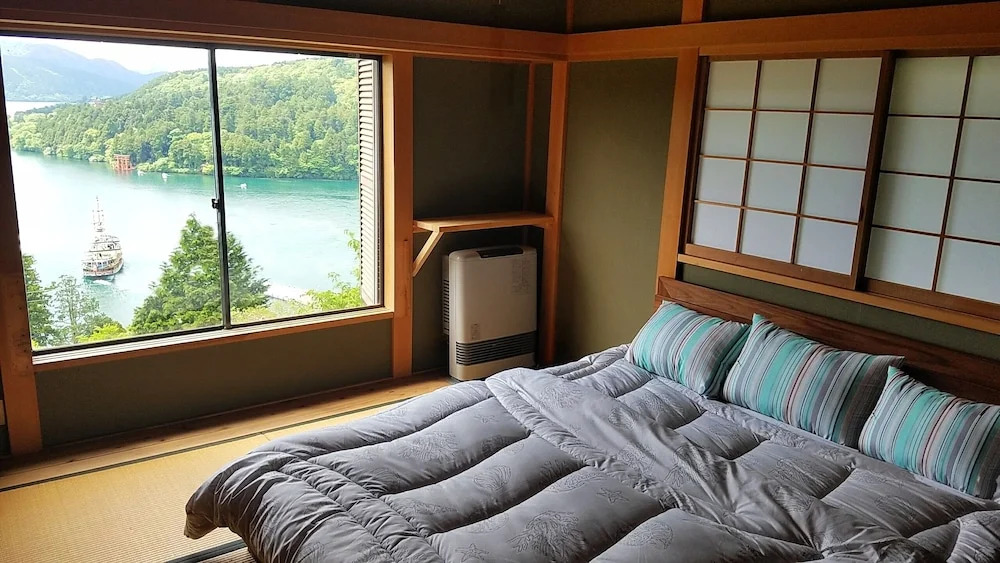 Hakone Lake View