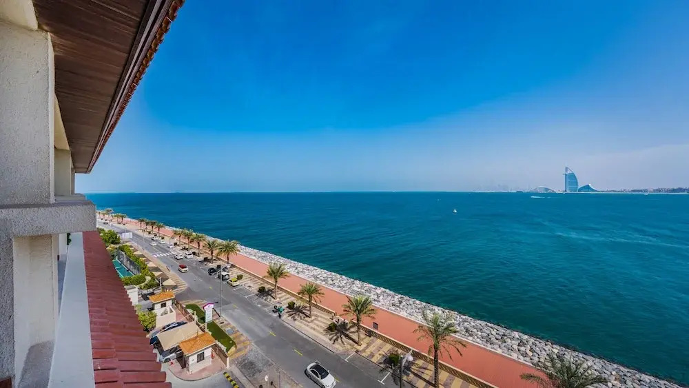 Luxury StayCation - Exquisite 1BR with Stunning Views on Palm Jumeirah