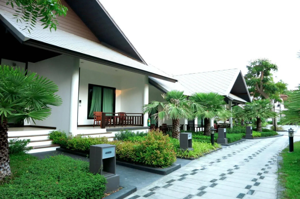 Long Beach Luxury Villas