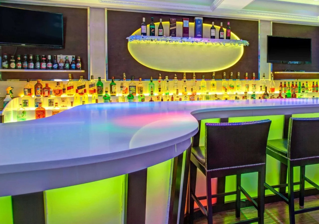 Ozone Inn & Suites