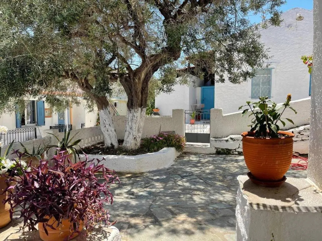 Charming two Bedroom Fisherman's House on Kea