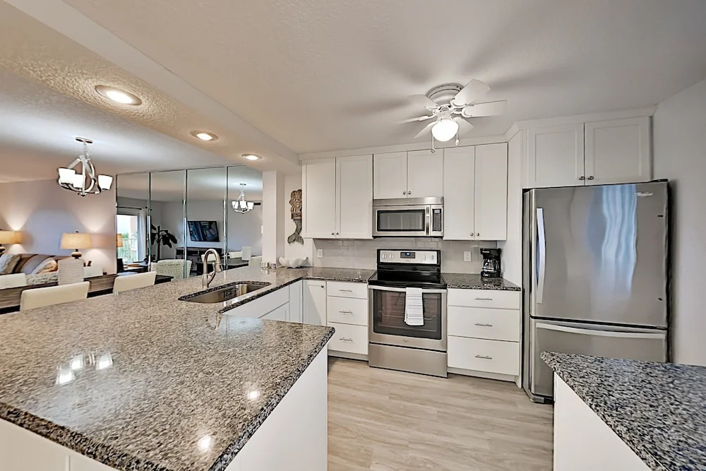 Modern Ocean Tennis & Racquet Club W/ Pools 2 Bedroom Condo