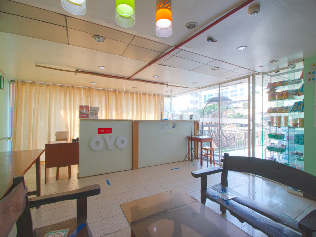 OYO 677 Roseate Pensione (Vaccinated Staff)