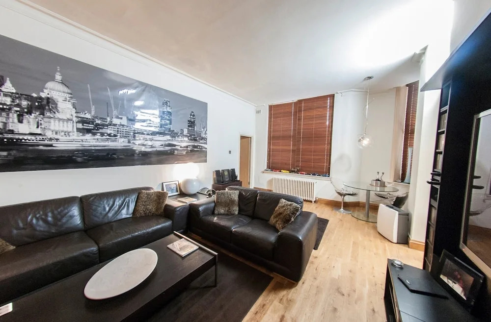 Modern and Spacious Chic Flat in Knightsbridge