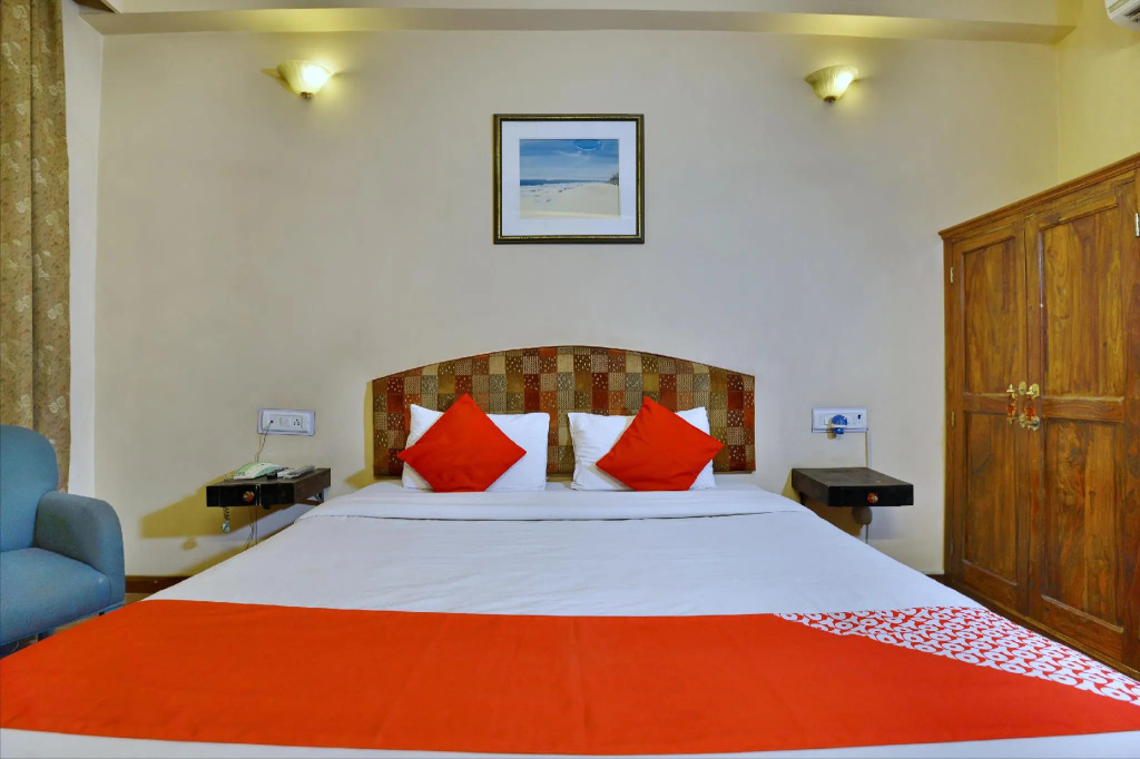 OYO 9900 Hotel Pioneer Plaza