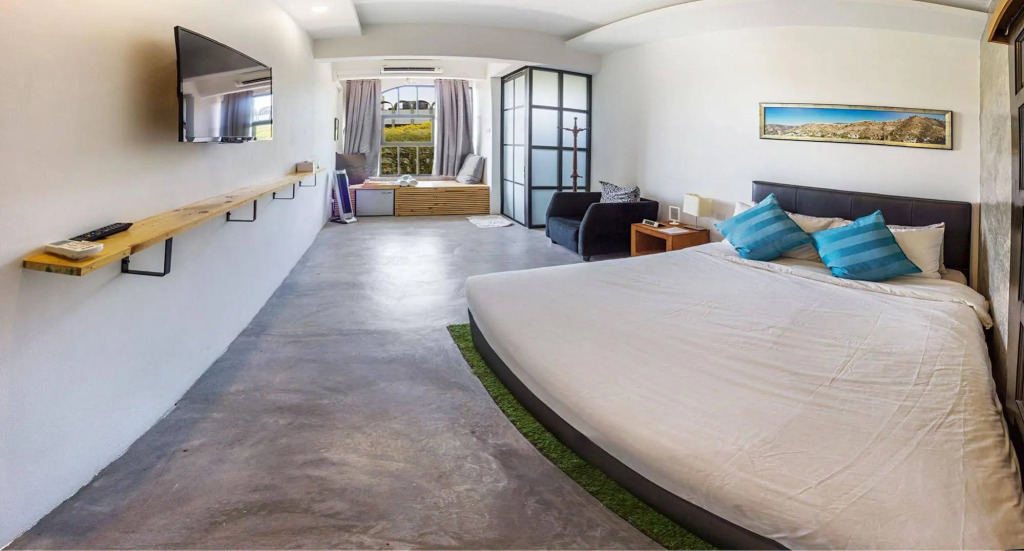 Roomies Suites