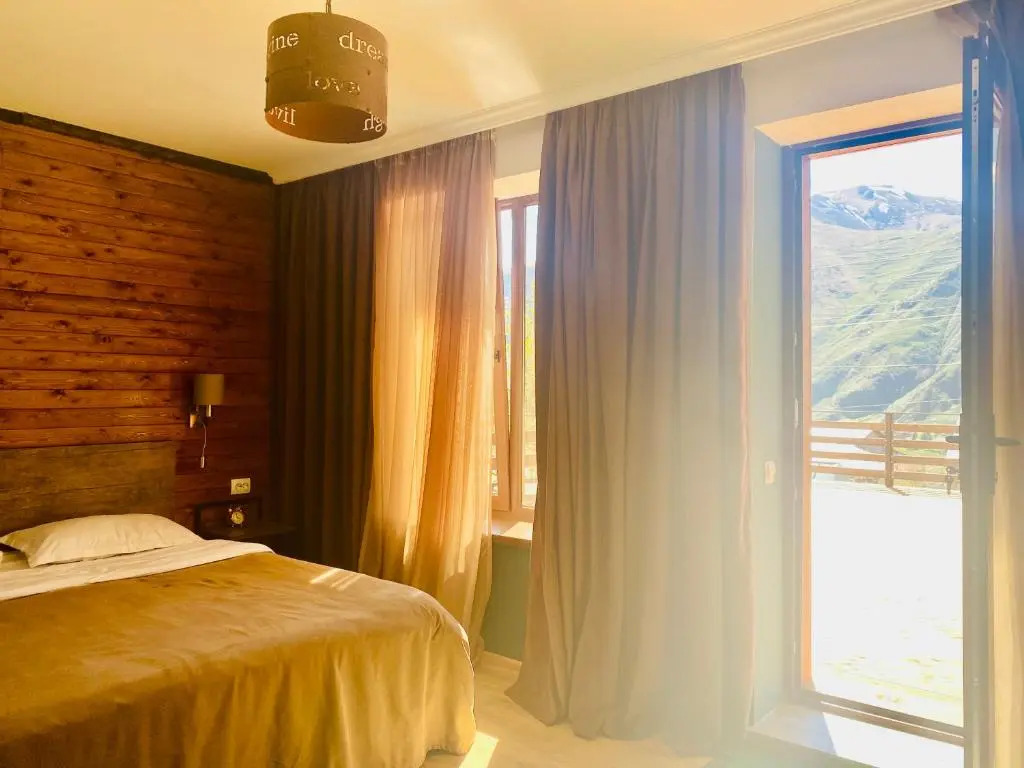 HOTEL KAZBEGI 1963