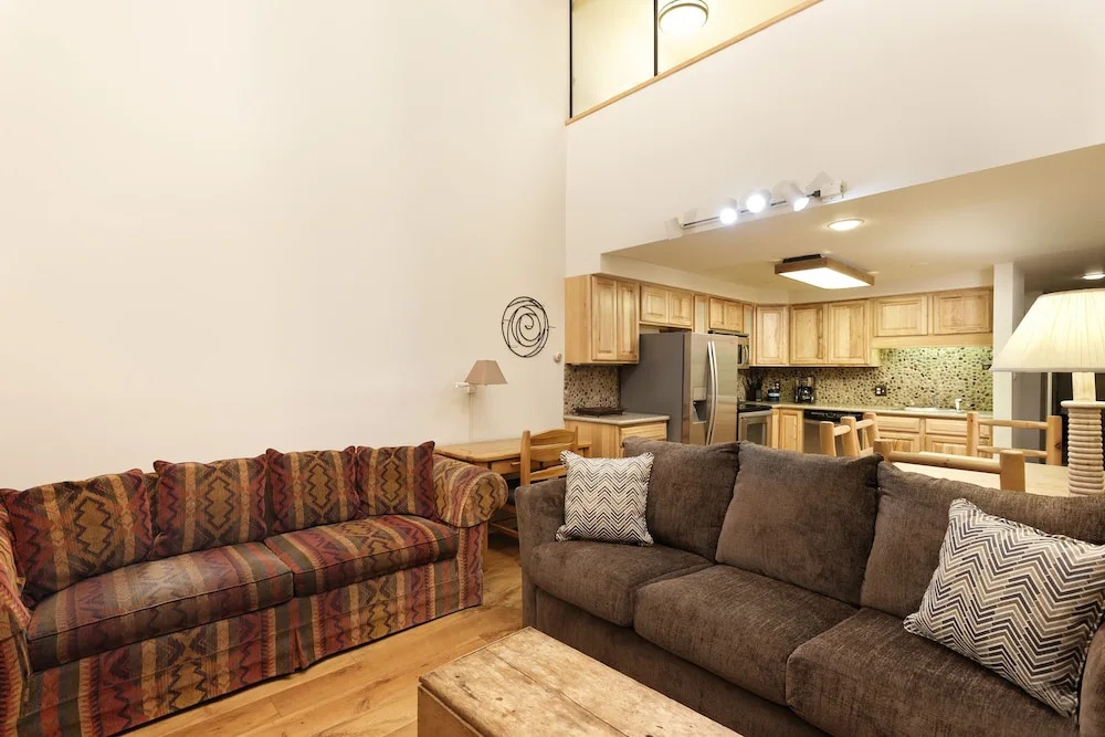 60 Fall Lane Sonnenblick #3 4 Bedroom Townhouse by RedAwning