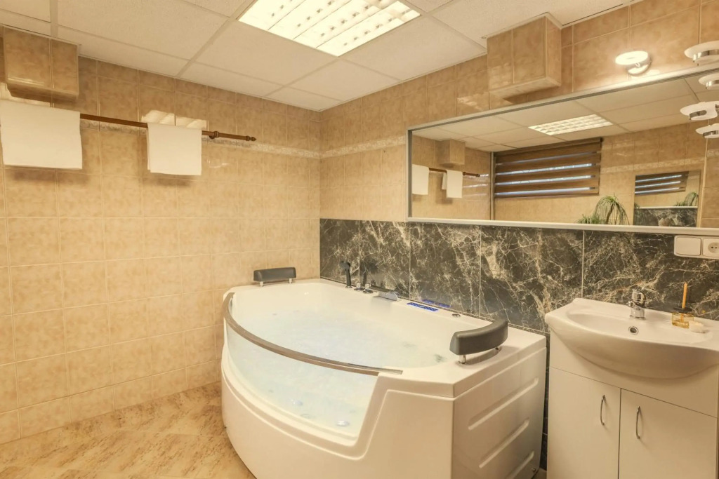 Wellness studio! Finnish sauna, Whirlpool, Gym & more!