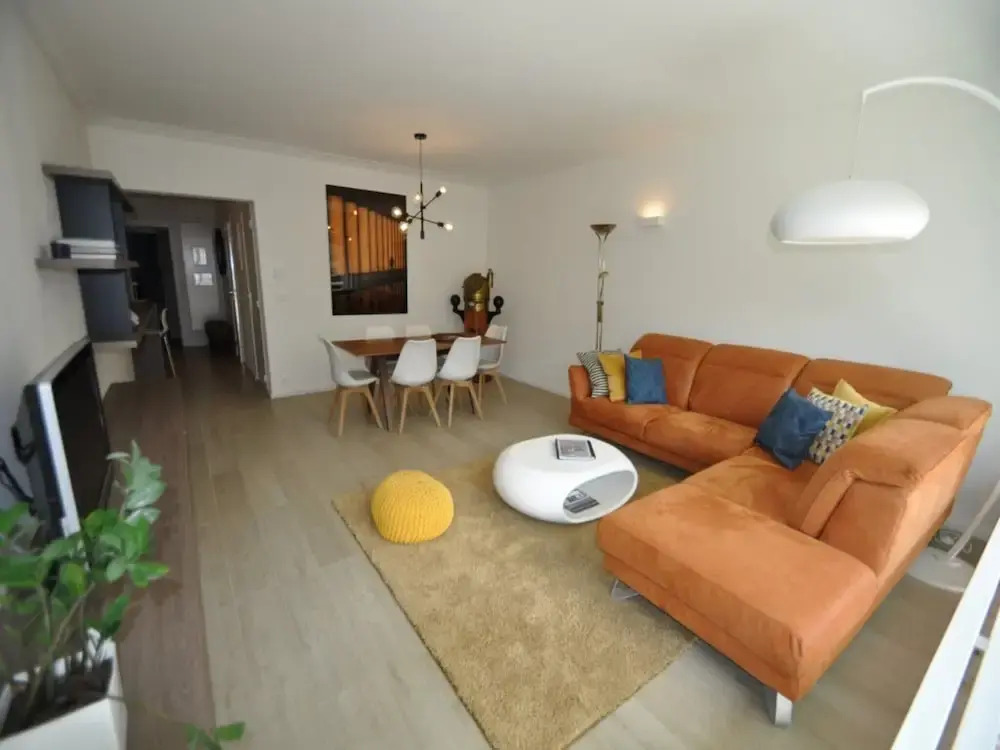 Modern 5th Floor Apartment