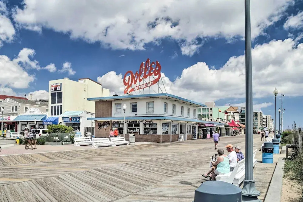 2 Mi to Ocean: Rehoboth Beach Condo w/ Pool Access