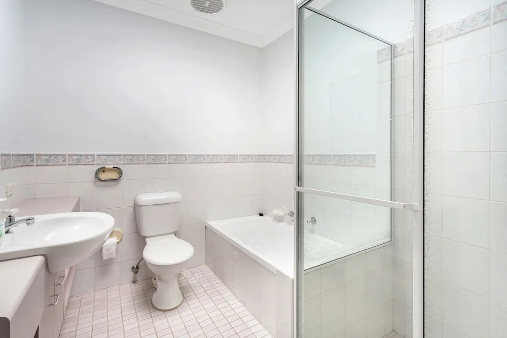 Ronald Avenue, Unit 2/36