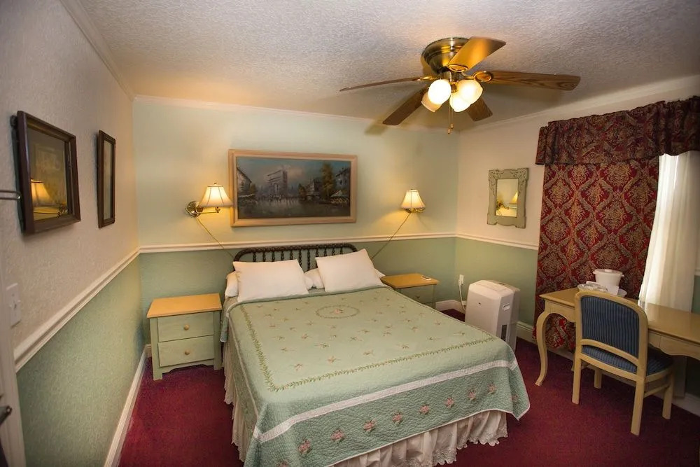 The Hotel Redland