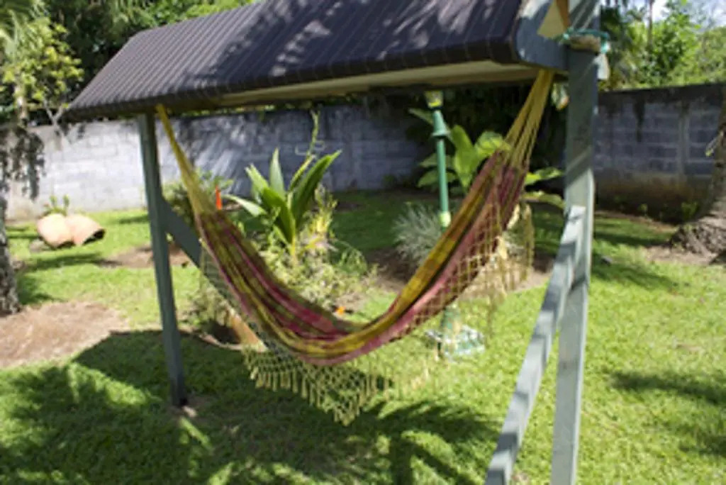 Bungalow charmant à Sainte-Rose avec terrasse et piscine