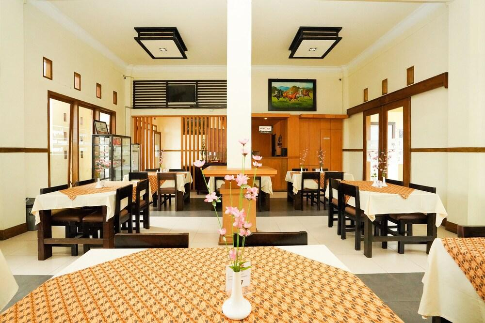 OYO 1080 Sm Bromo Hotel