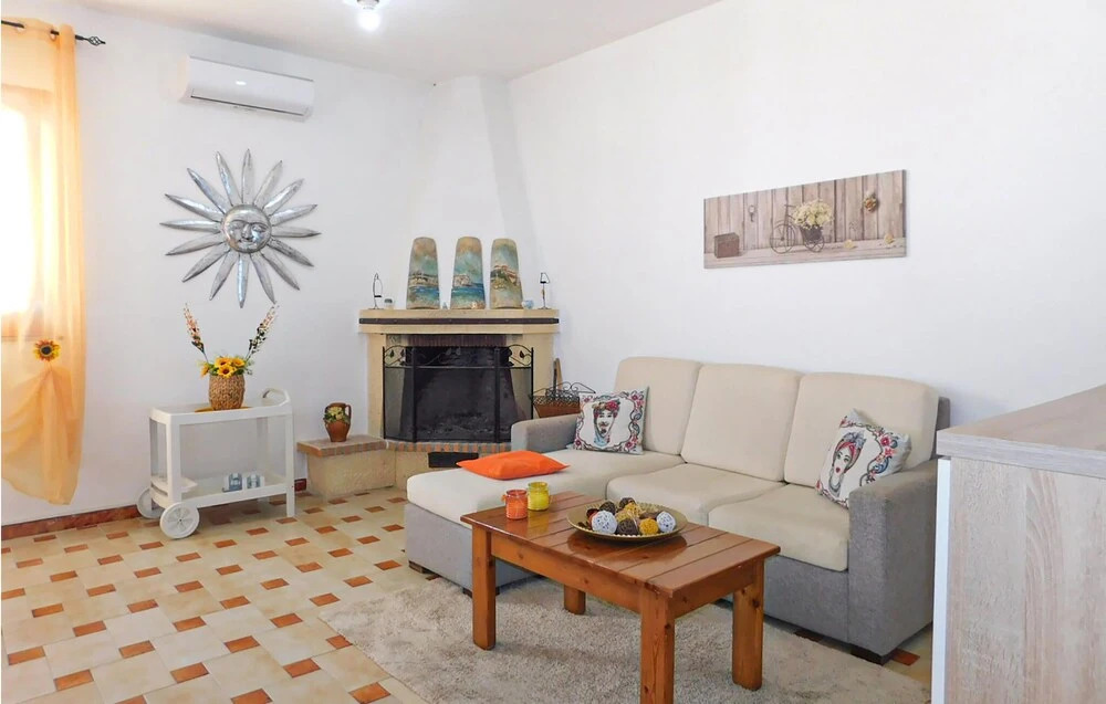 Beautiful Home in Pachino With 3 Bedrooms and Wifi