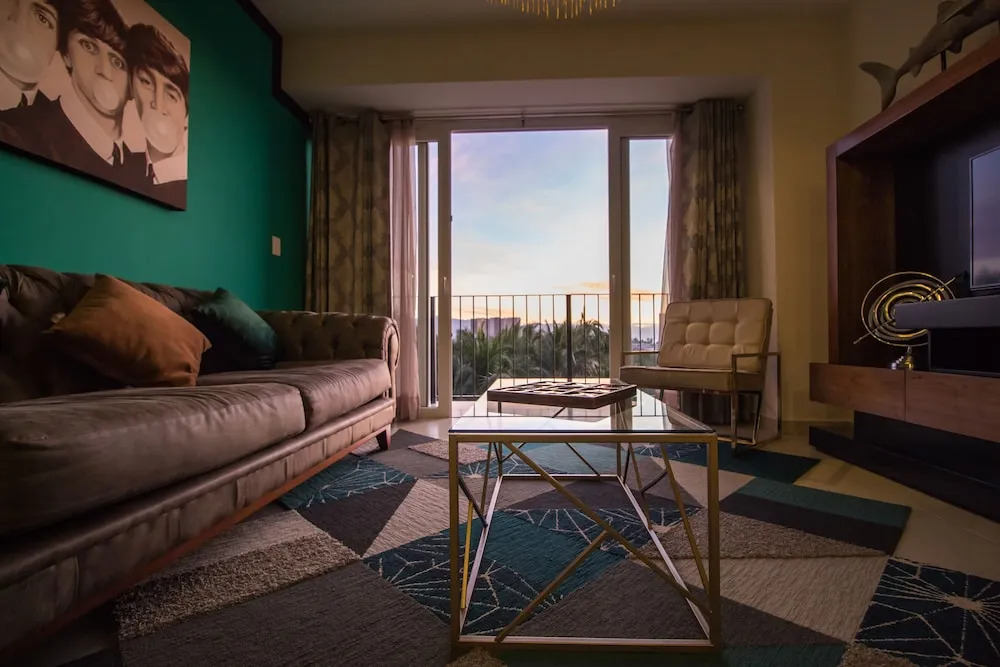 NIZA FIVE Luxury Beach Apartments