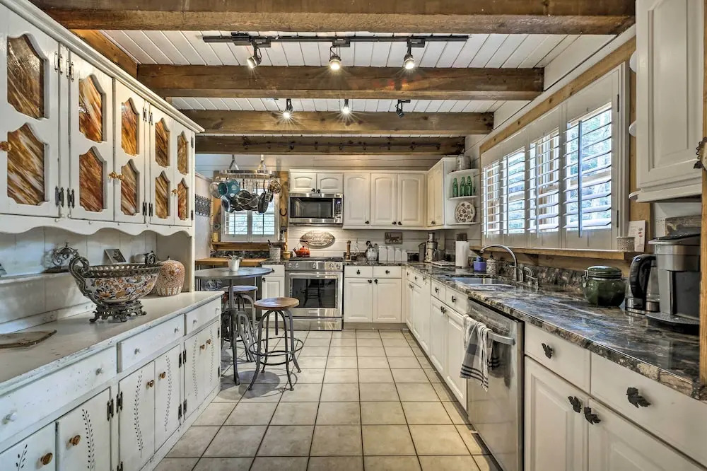 Serene Mableton Cabin - 13 Mi to Downtown Atlanta!
