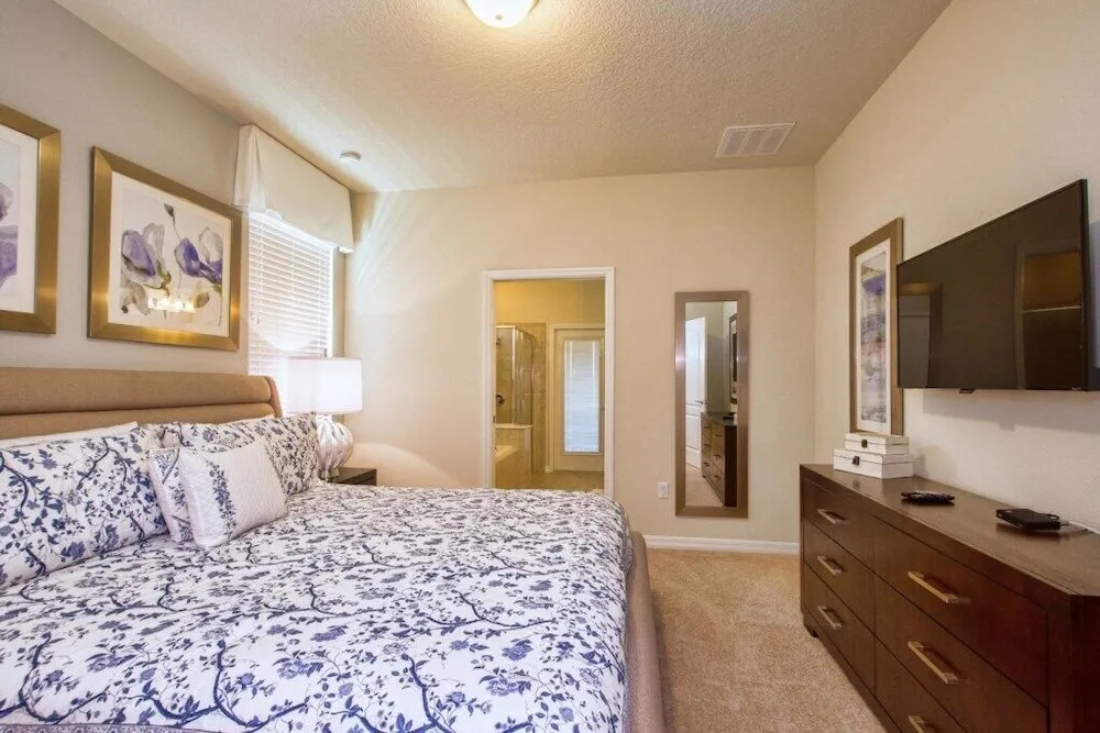6 Bed House W/pool &spa In Windsor Westside 3708ww 6 Bedroom Home