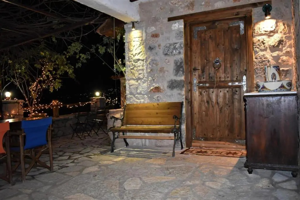 Μικρή Πέτρινη Μεζονέτα 2
