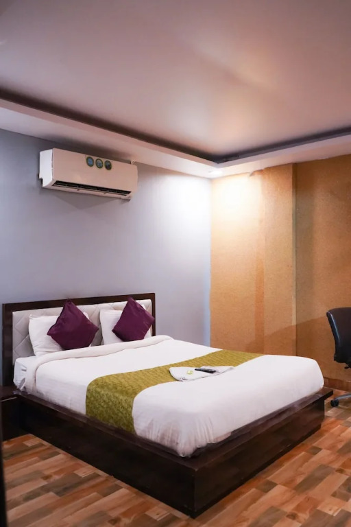 Roomshala 039 Hotel Rk