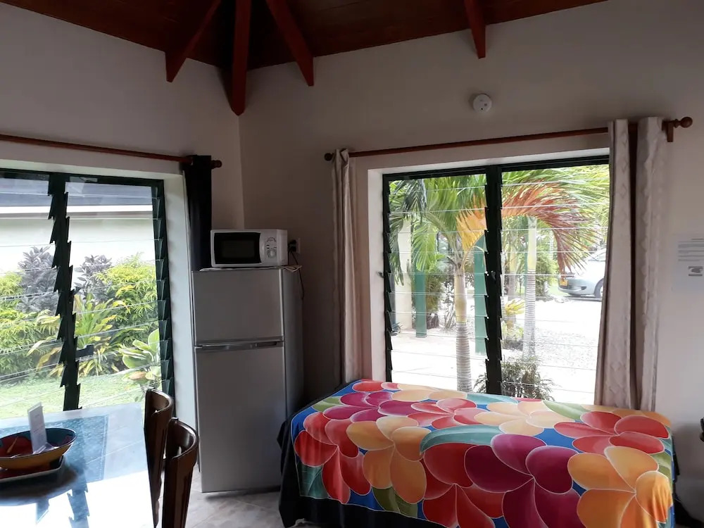 Dorothy's Muri Beach Bungalows