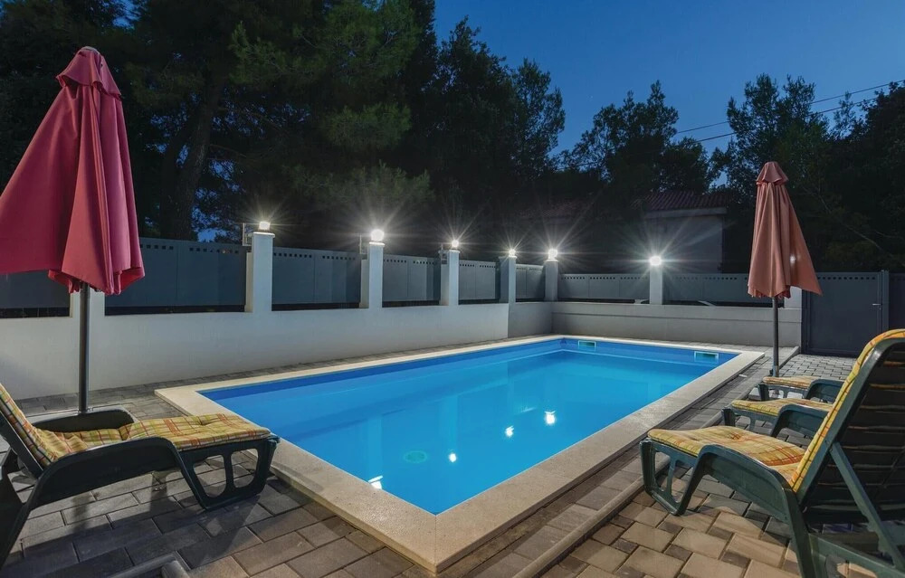 Four-Bedroom Holiday Home In Pakostane